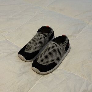 See Kai Run Ryder Knit Sneakers – Black/Grey – Size 13 (Youth)